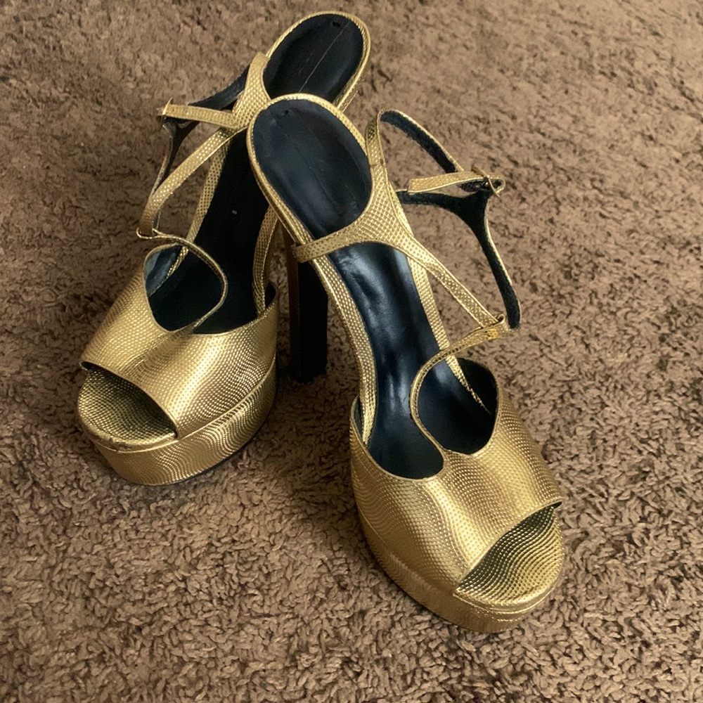 Gold stilettos ♡︎
